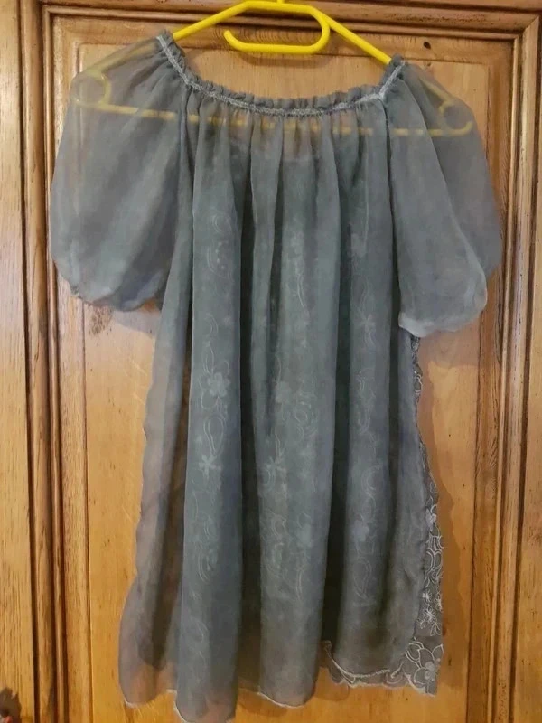 Nieuwe grijze blouse met sluier – photo 4
